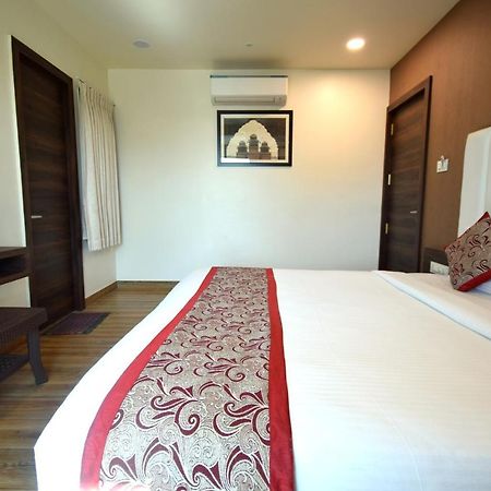 Hotel Fun Park Sanand Bagian luar foto