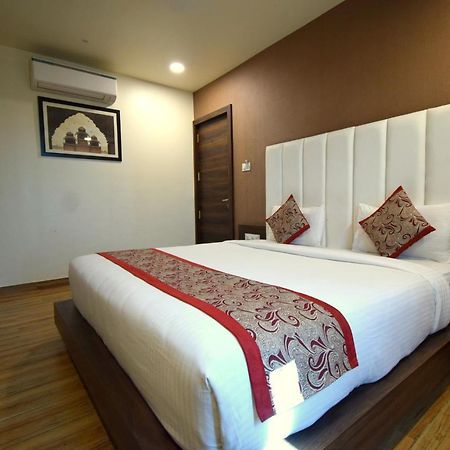 Hotel Fun Park Sanand Bagian luar foto