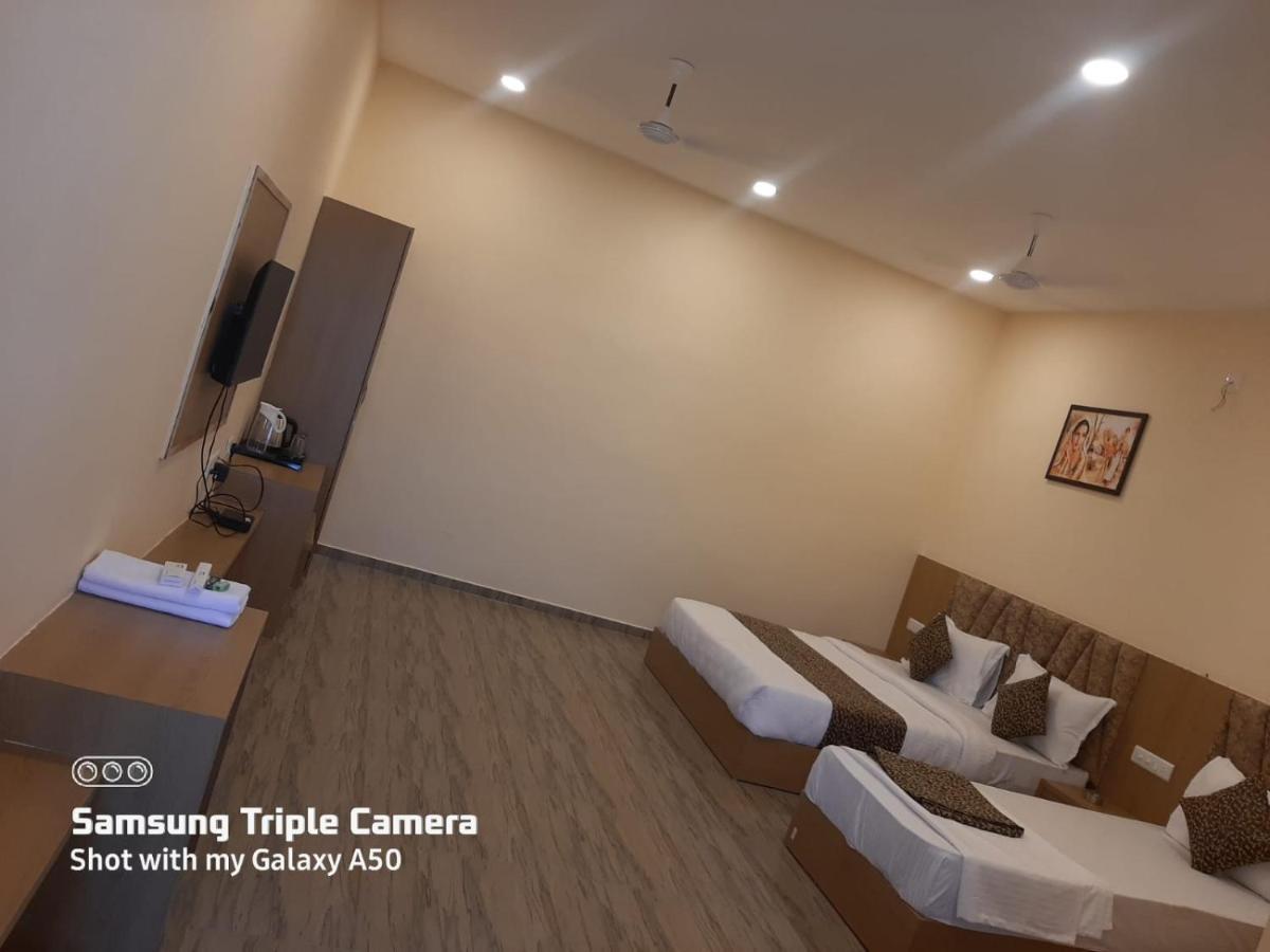 Hotel Fun Park Sanand Bagian luar foto