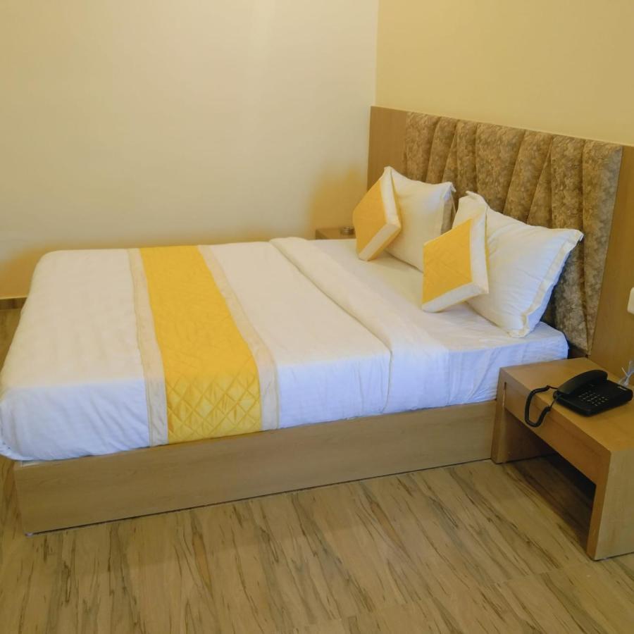 Hotel Fun Park Sanand Bagian luar foto
