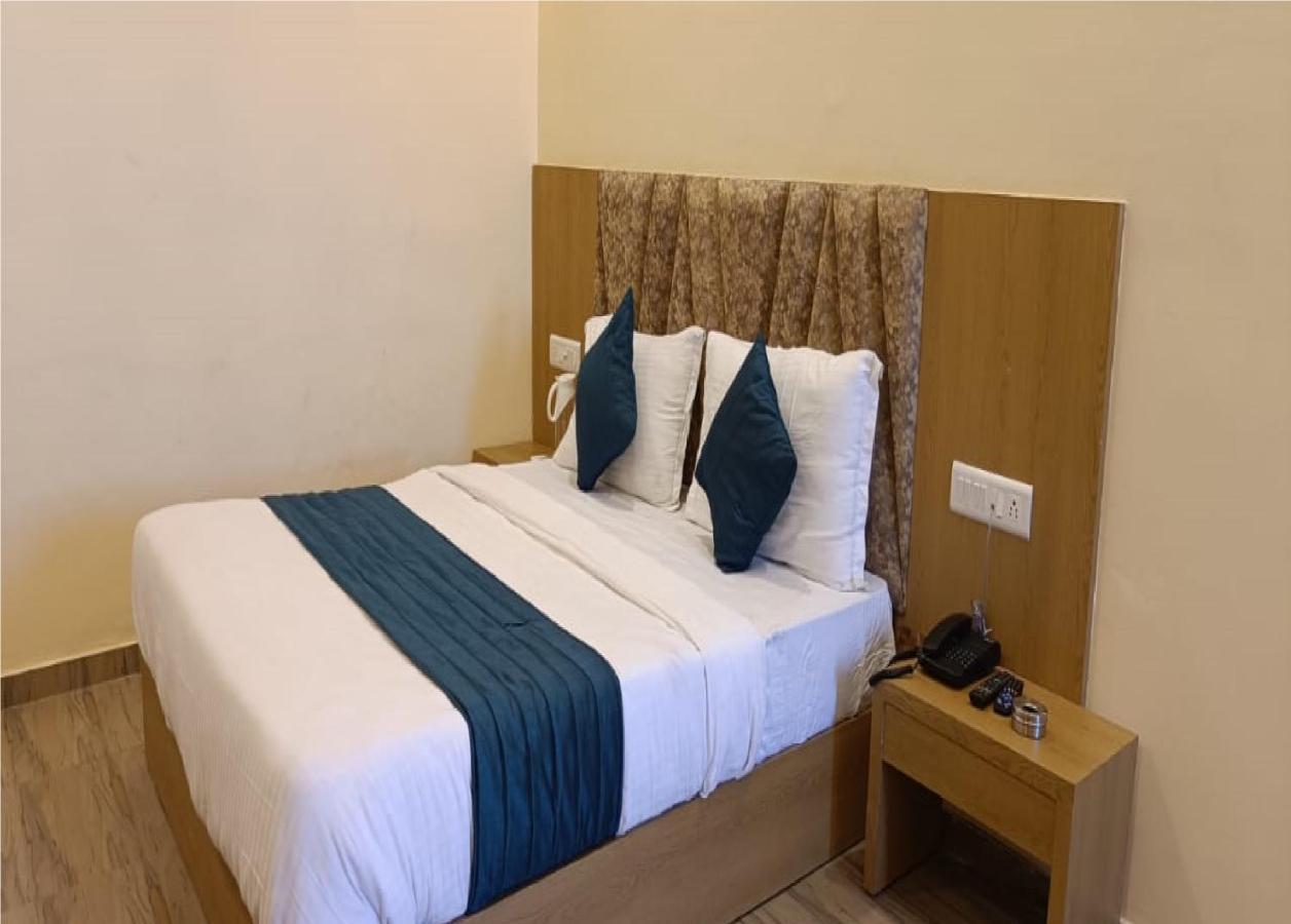 Hotel Fun Park Sanand Bagian luar foto