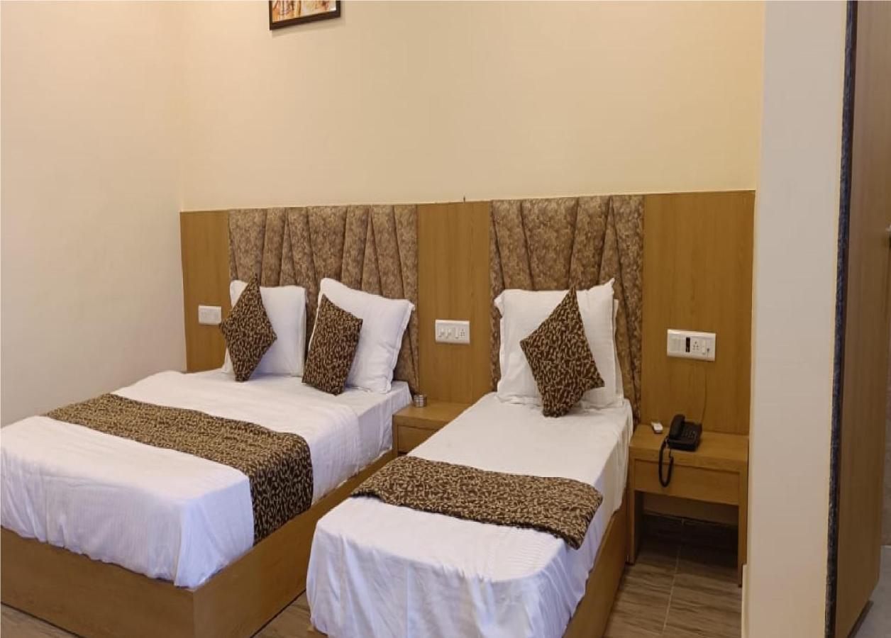 Hotel Fun Park Sanand Bagian luar foto