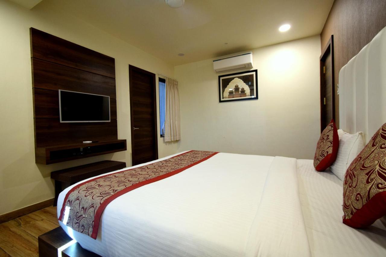 Hotel Fun Park Sanand Bagian luar foto