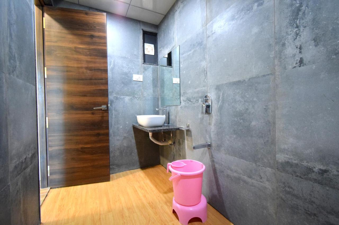 Hotel Fun Park Sanand Bagian luar foto