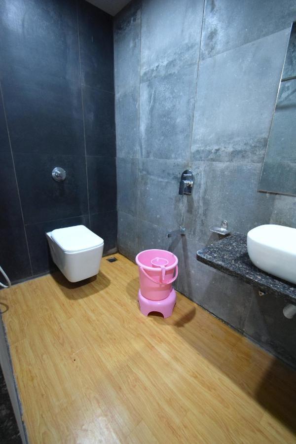 Hotel Fun Park Sanand Bagian luar foto